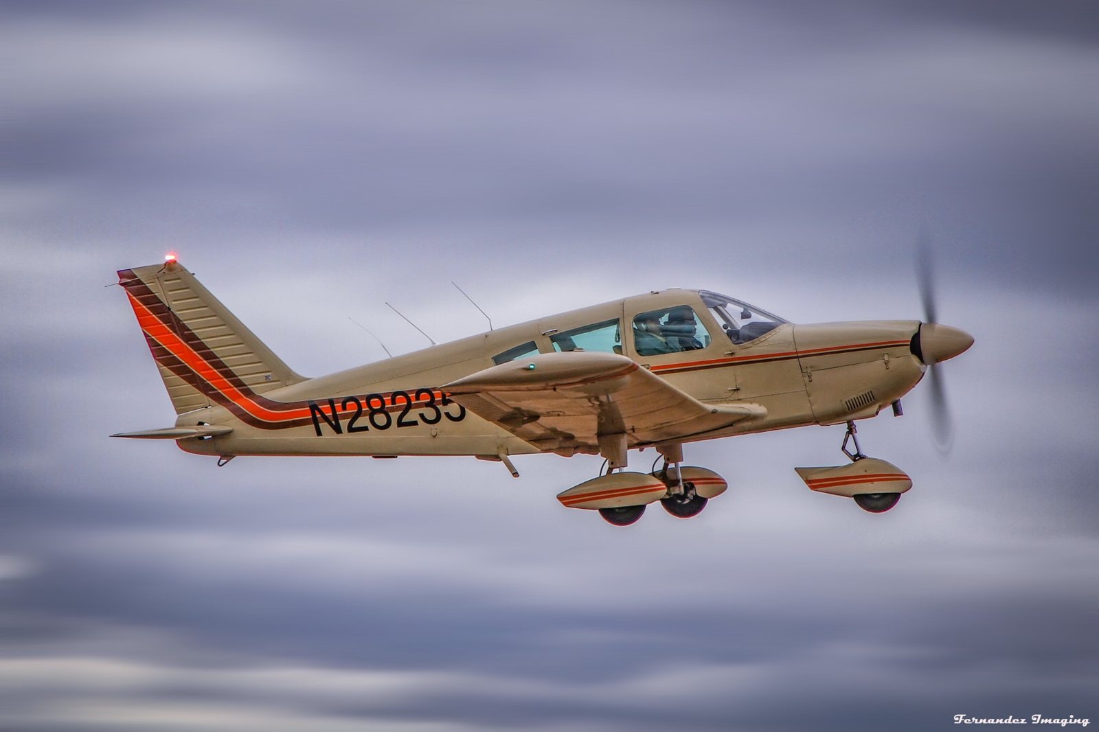 Piper Cherokee N28235 in flight